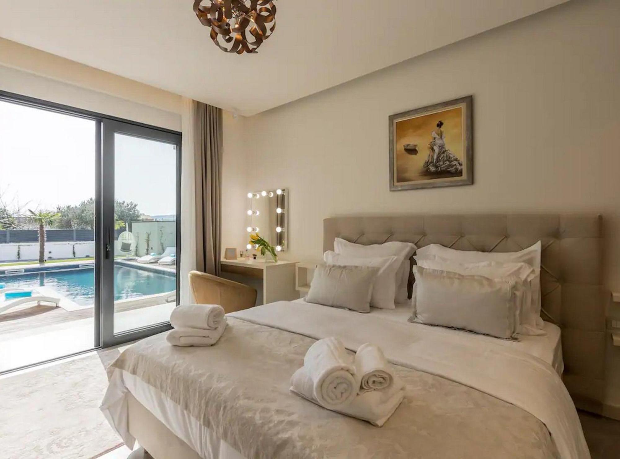 Sophisticated Oasis Residence Villa With Pool Kastela Luaran gambar