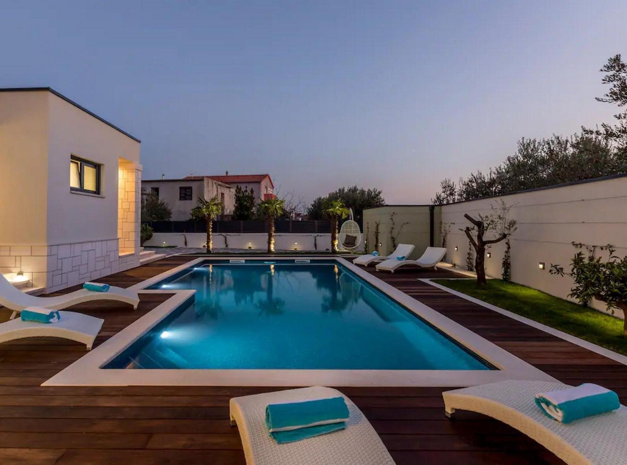 Sophisticated Oasis Residence Villa With Pool Kastela Luaran gambar